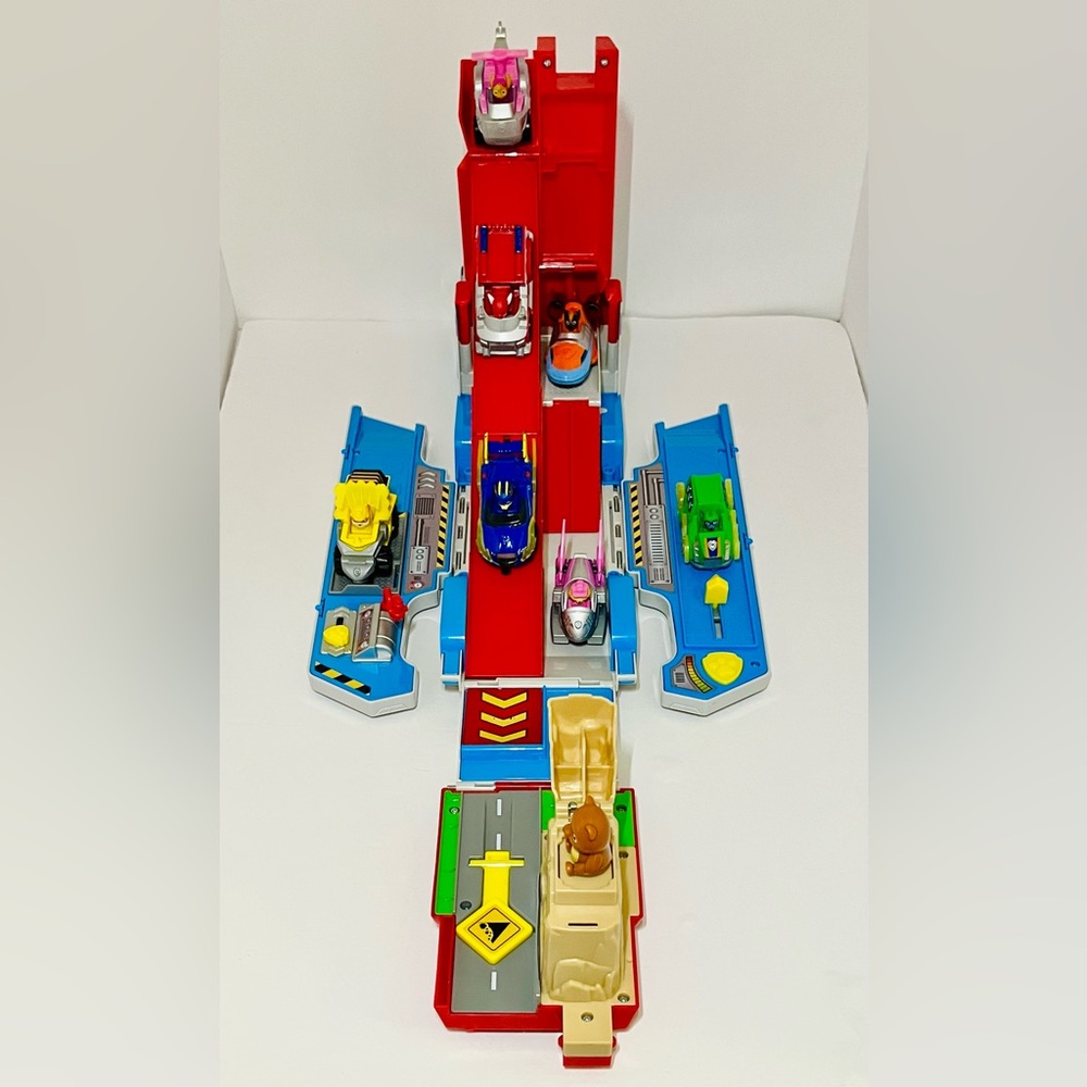 PAW Patrol True Metal Playsets, 13 Die-Cast Cars, 5 Racers, 11 Figures - Picture 3 of 13